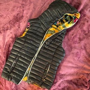 Puffy vest with floral camp interior lining